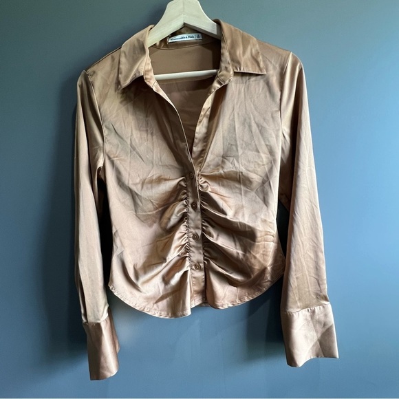 Abercrombie & Fitch Gold Ruched Button Down Long sleeve Shirt - Picture 2 of 11